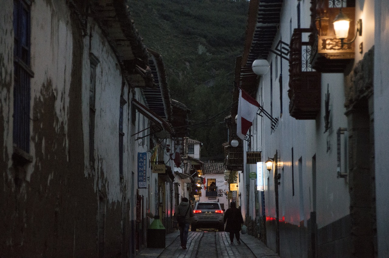 几人深夜炸街，居民不堪其扰